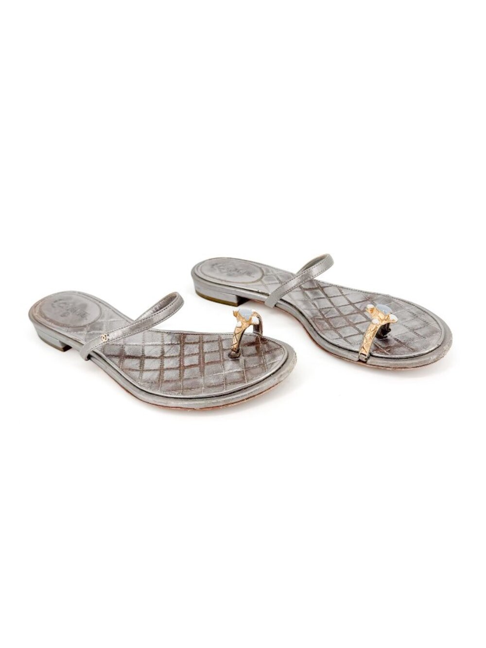 Chanel CC Toe Ring Sandals Silver Quilted Leather Flat Size 36.5 US 5.5-6 Women